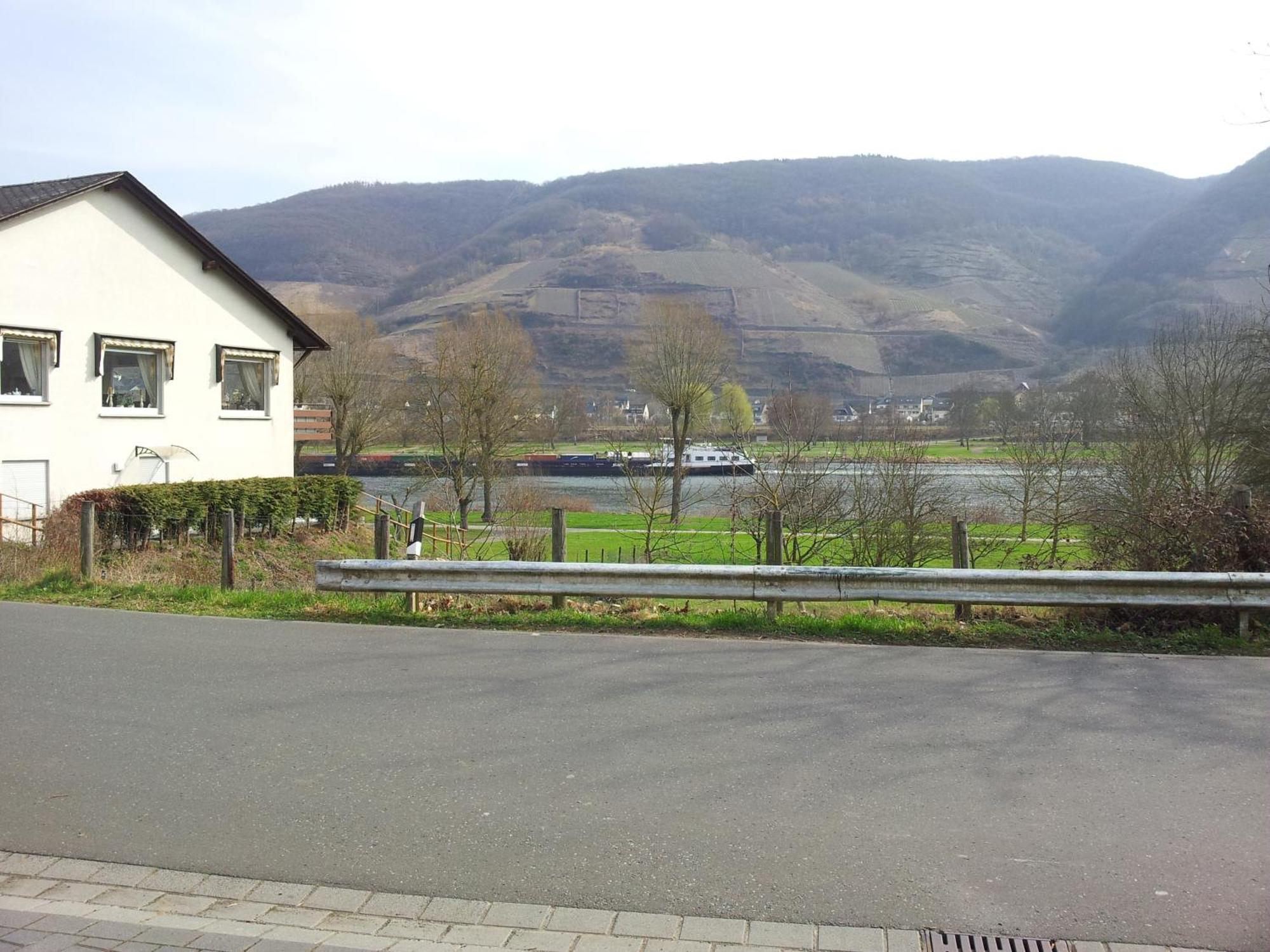 Zur Bruecke