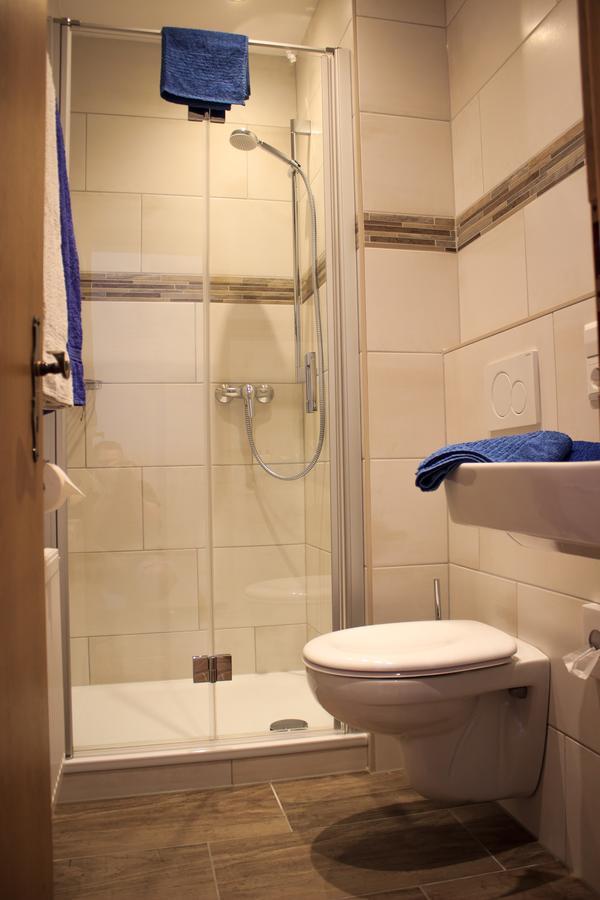 Zur Bruecke Guest house *
